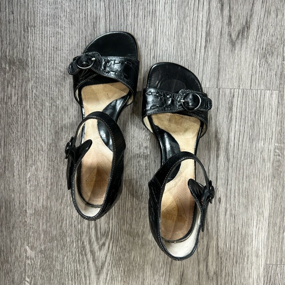 John Fluevog Operetta Renata Black Leather Sandals | 7 - Picture 9 of 9
